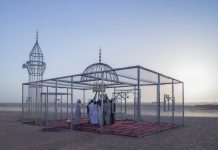 Xhamia transparente me idenë e vecantë (Foto)