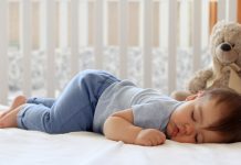 Arsyet kryesore pse fëmija juaj ka probleme me gjumin