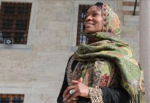 Këngëtarja amerikane e konvertuar në Islam shpjegon udhëtimin e saj