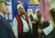 Kosovarët me veshje kombëtare në Medine në Festivalin e Kulturave