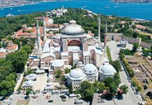 Hapet Xhamia e Madhe e Ajasofjes për faljen e namazit-LIVE