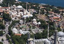 Falet namazi i parë i xhumasë në Xhaminë e Madhe të Ajasofjes pas 86 viteve