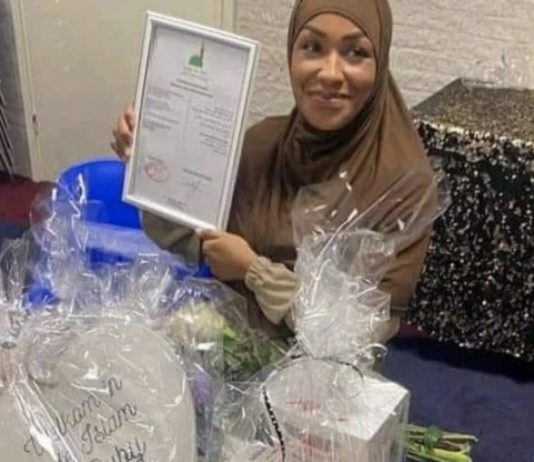 Konvertim i bujshëm në islam i një ish-kampioneje boksi