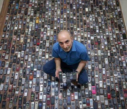 Turqi, mjeshtri nga Vani me dashuri ruan koleksionin e celularëve të mbledhur për 20 vjet